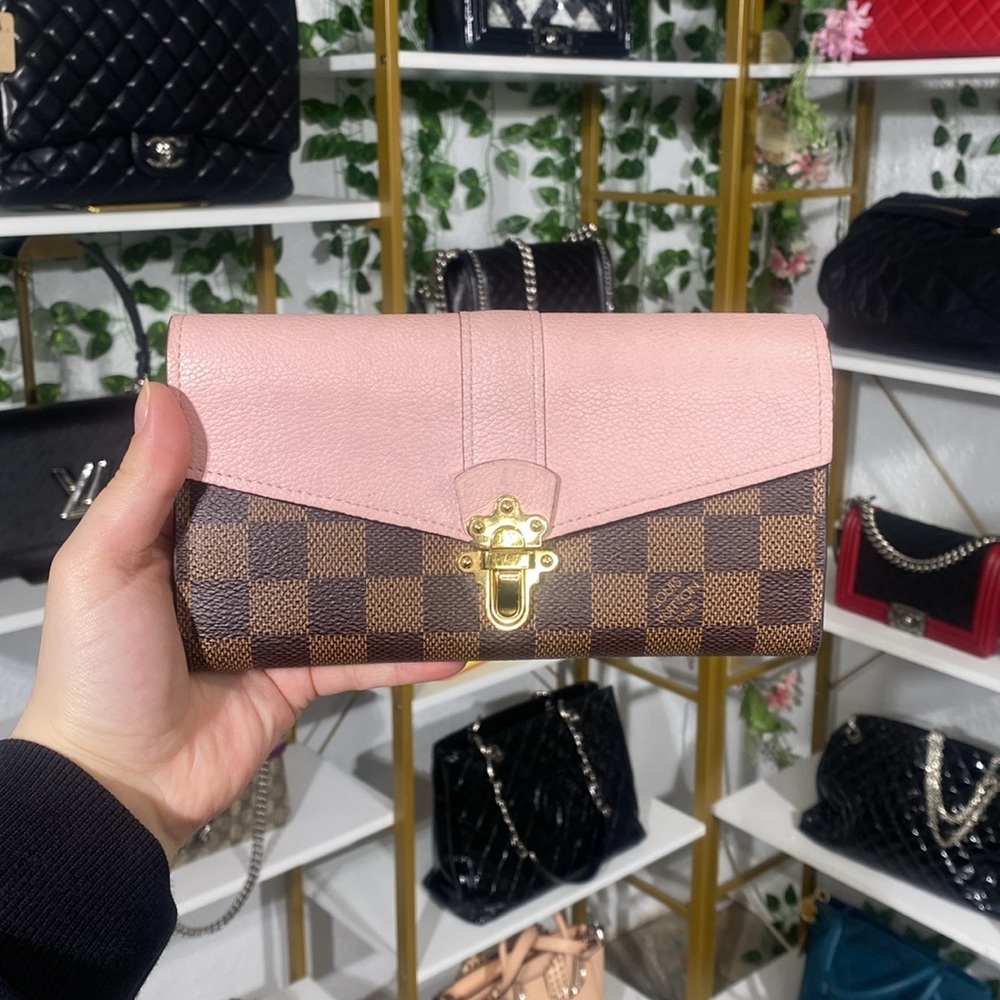 Louis Vuitton - Picture 2 of 10
